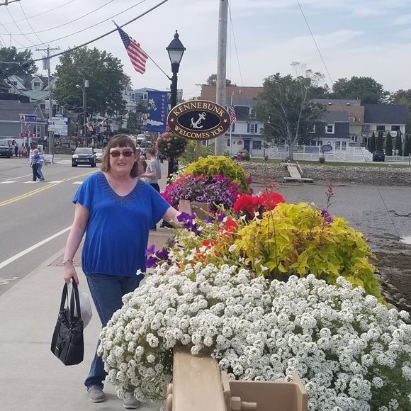 MEET YOUR POSHER AMANDA - Picture 1 of 1